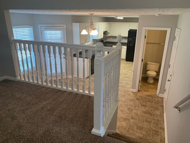 Building Photo - Beautiful 3BR / 2.5BA Split Level with Expansive Backyard and Privacy Fence!