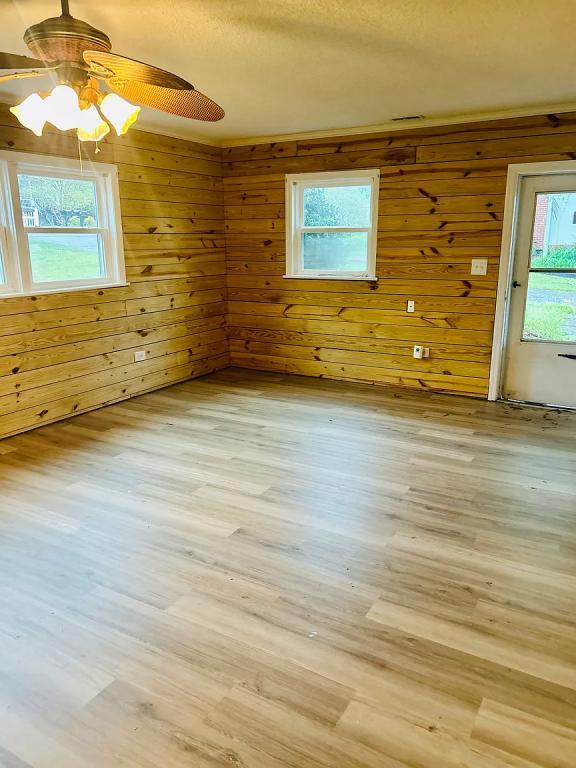 Building Photo - 111 Pinehaven Dr