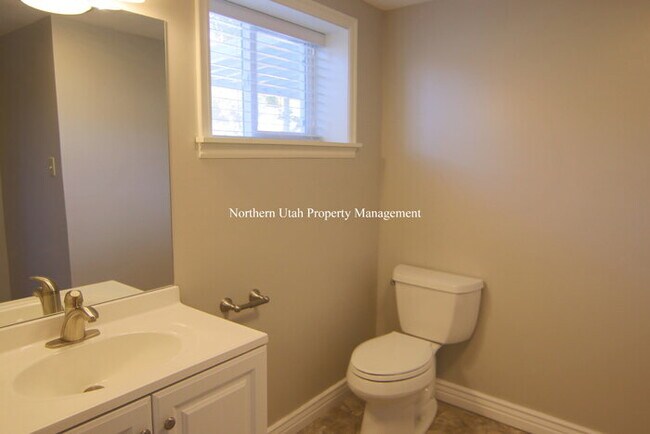 Building Photo - Amazing South Ogden Home with Everything!