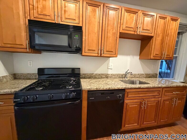 Building Photo - 288 Chestnut Hill Ave