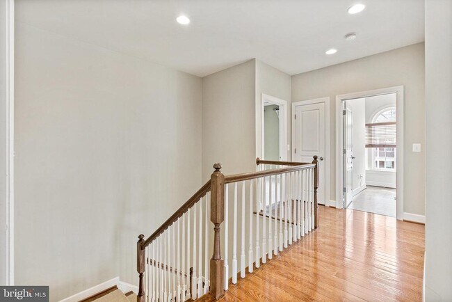 Building Photo - 4561 Rona Pl