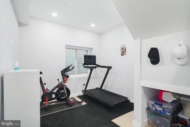 Building Photo - 1940 N Orianna St