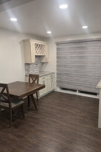 Building Photo - 36969 Lancaster St