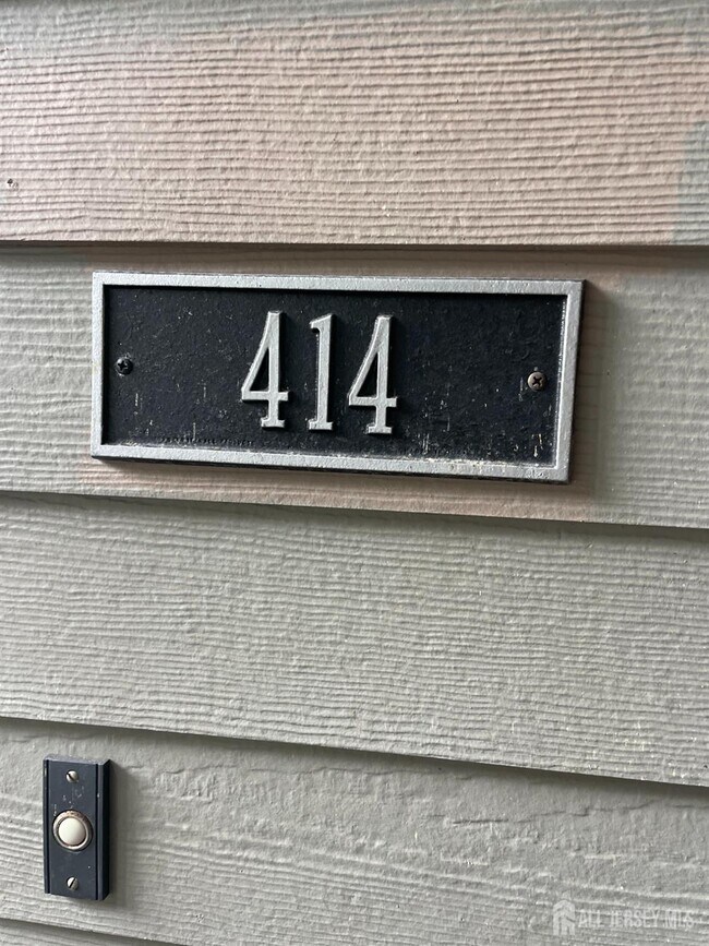 Building Photo - 414 Ravens Crest Dr