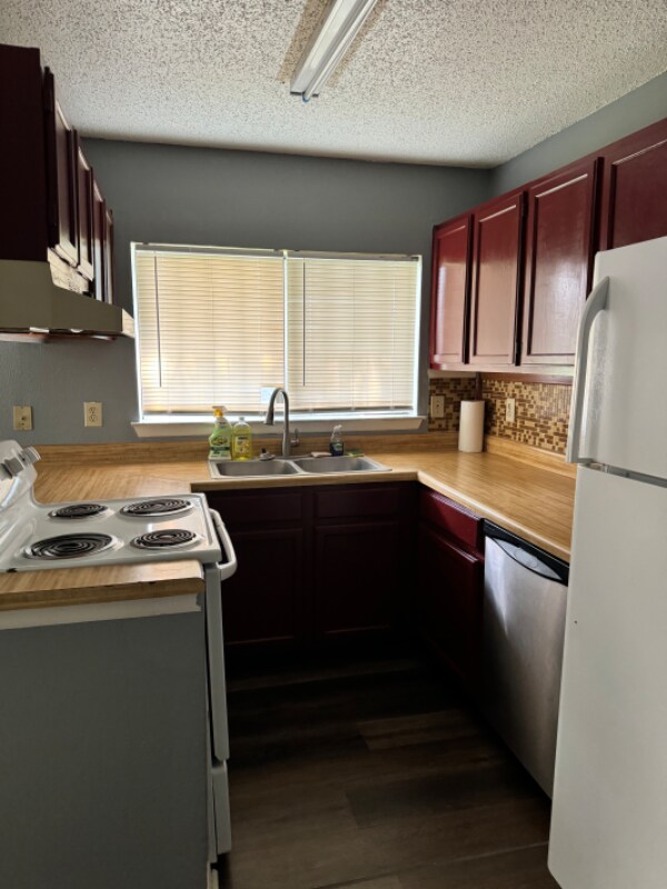Building Photo - 6227 Valley King