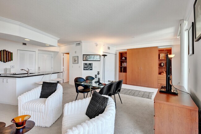 Building Photo - 600 S Dixie Hwy