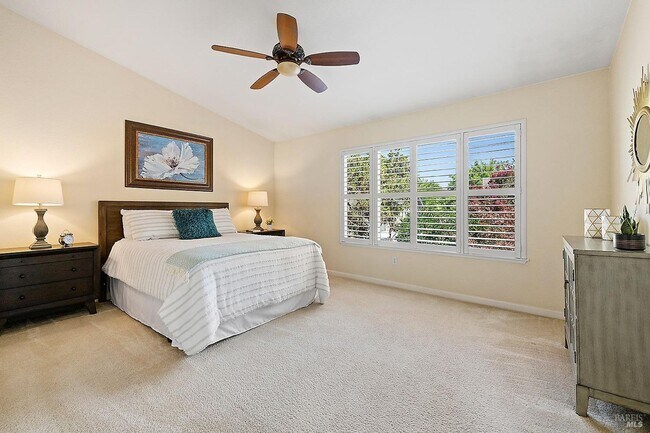 Building Photo - Two Level Home in Windsor with 4 Bedroom and 3 full Bath