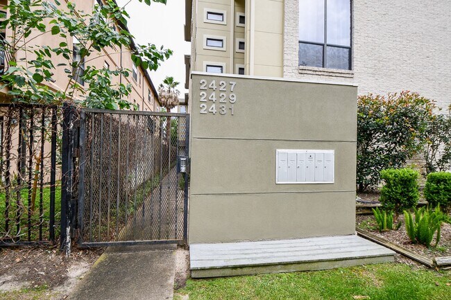 Building Photo - 2431 Dorrington St