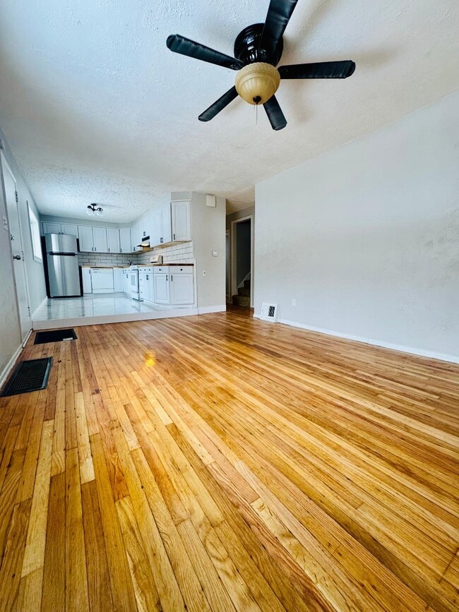 Building Photo - 741 Jefferson Rd