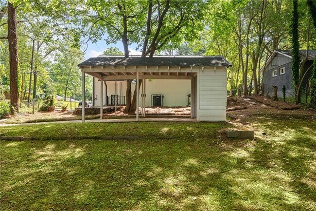 Building Photo - 2889 Macon Dr SE