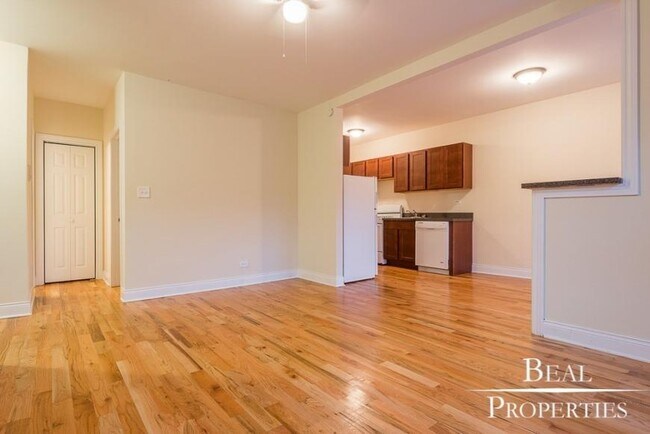Building Photo - 1 bedroom in CHICAGO IL 60657