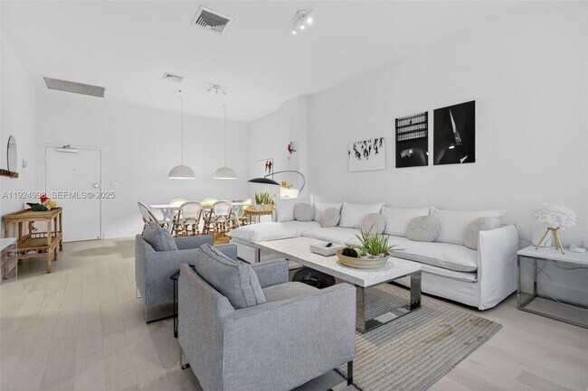 Building Photo - 10275 Collins Ave