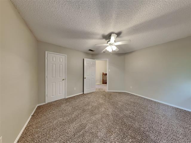 Building Photo - 104 NE Timber Ridge Dr
