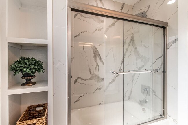 Building Photo - Ready for move in