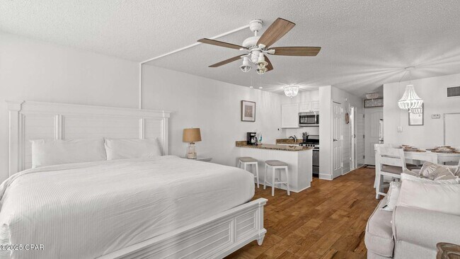 Primary Photo - 8817 S Thomas Dr