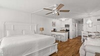 Building Photo - 8817 S Thomas Dr