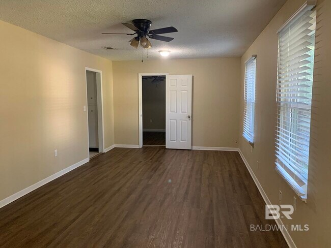 Building Photo - 22 Cavalry Cir