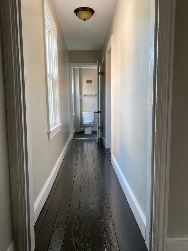 Building Photo - 351 W North St