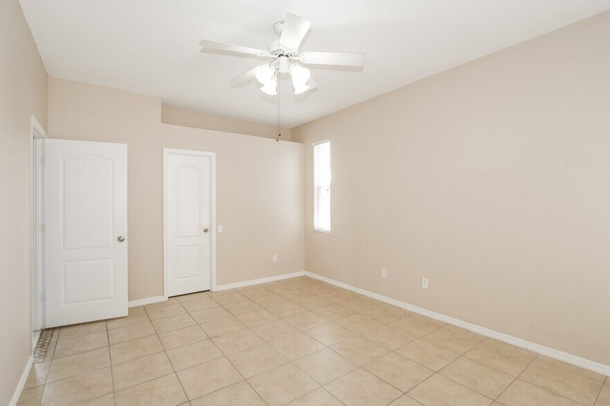 Building Photo - 5512 Terrain De Golf Dr