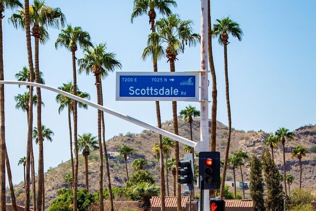 Building Photo - 7027 N Scottsdale Rd