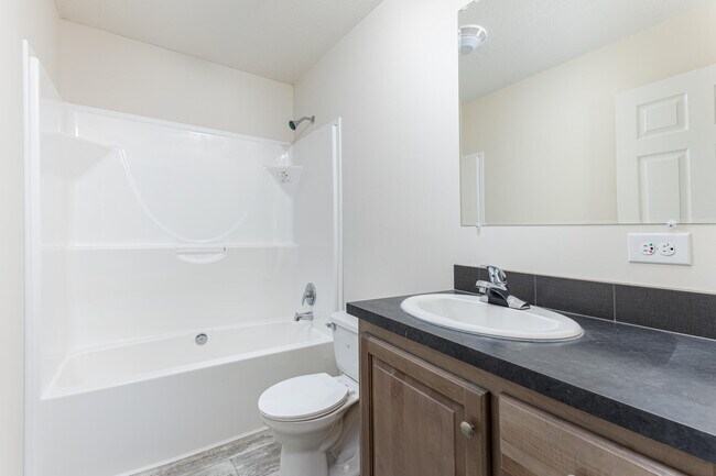 Building Photo - 395 Elder St