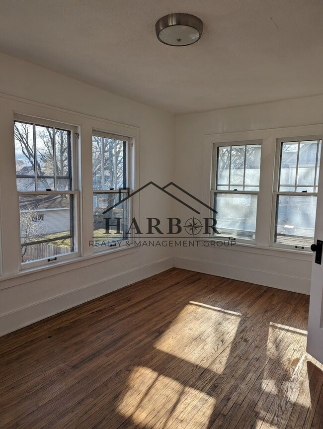 Building Photo - Renovated 3 Bedroom Single Family Home!