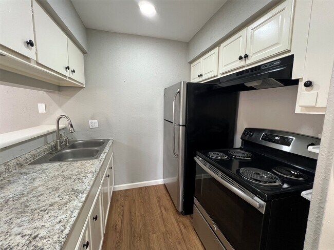 Building Photo - 10601 South Dr