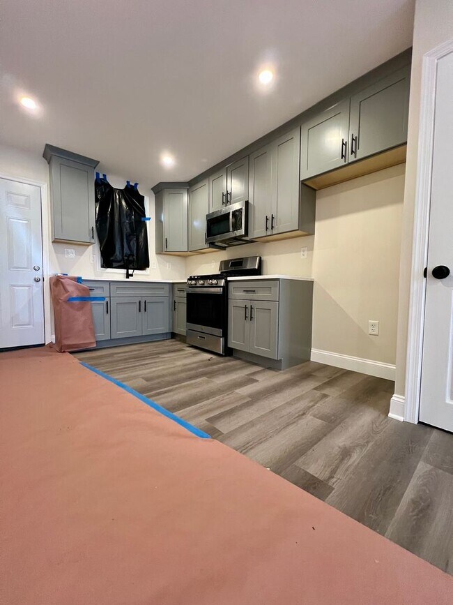 Building Photo - Newly Renovated 3-Bedroom Townhome in Cobb...