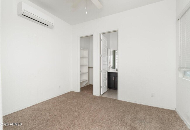 Building Photo - 221 E Balsam Dr