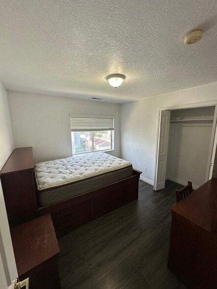 Building Photo - 1559 N Riverside Ave #10