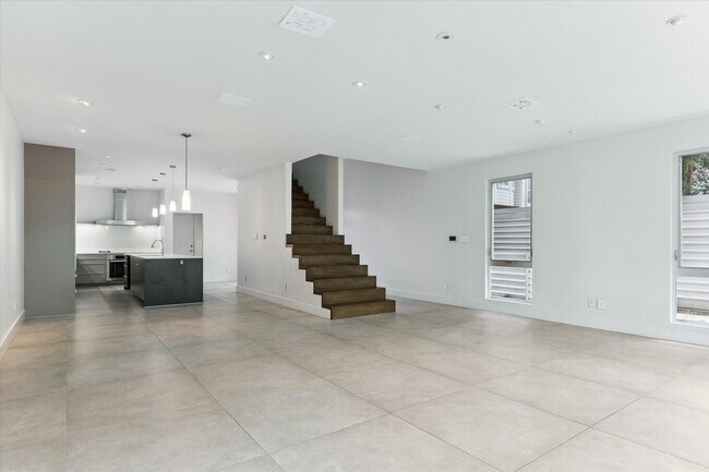 Building Photo - 1222 Marconi St