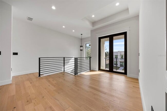 Building Photo - 3701 S Lynwood Ave