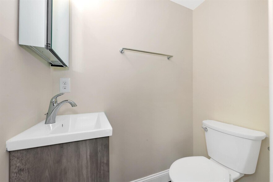 Building Photo - 43 Wright Ave