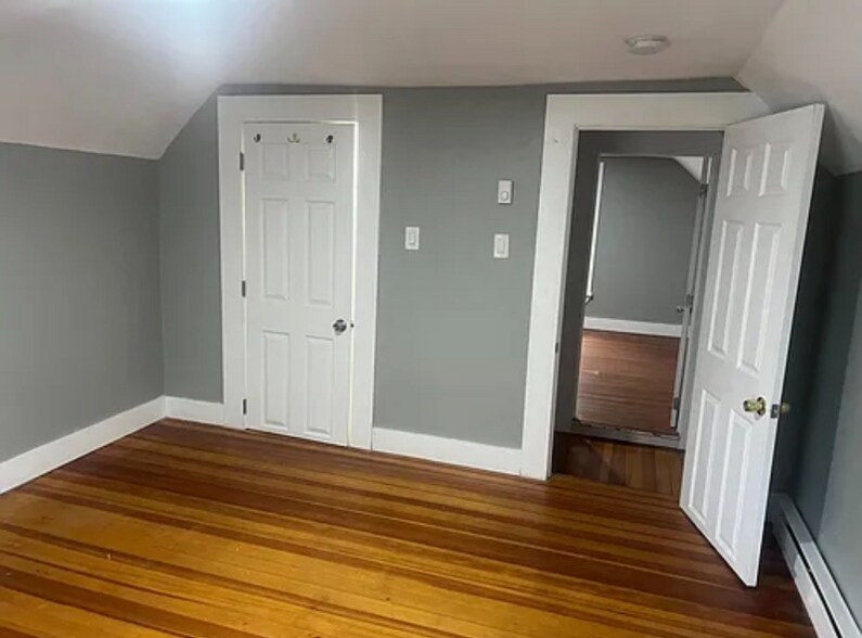 Building Photo - 76 Main St