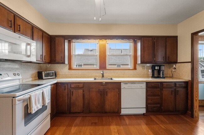 Building Photo - 35 Trapelo St