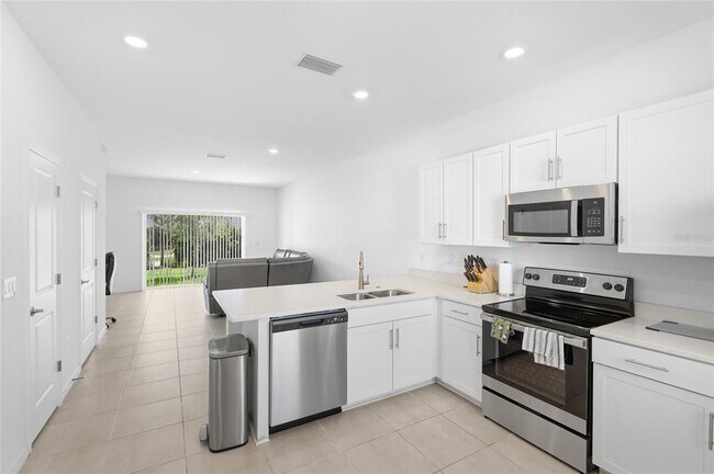 Building Photo - 8865 Daybreak St