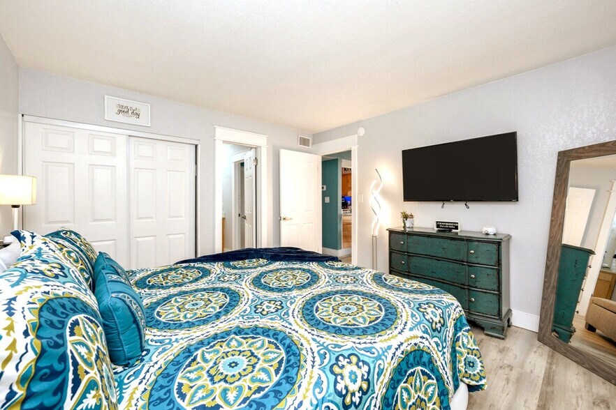 Building Photo - 4000 Gulf Terrace Dr