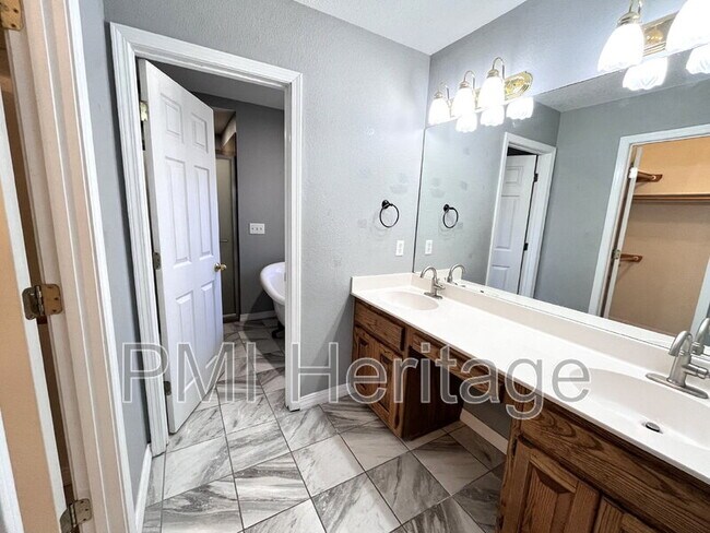 Building Photo - 95 Bassingham Dr