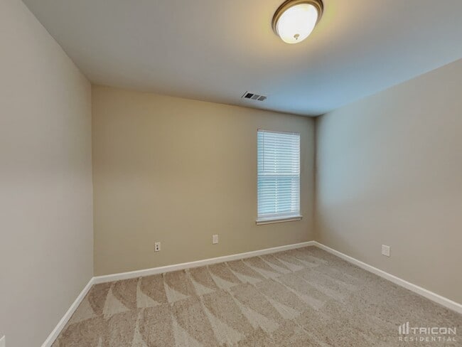 Building Photo - 332 Parmley Ln