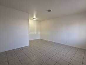 Building Photo - Cozy 1 Bedroom / 1 Bathroom Apartment Available for Lease in Yuma, AZ!