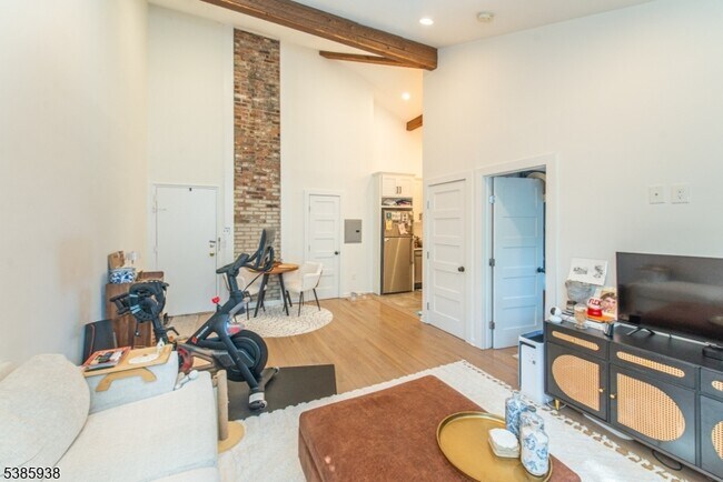 Building Photo - 376 Claremont Ave