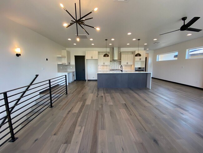 Building Photo - Close to Micron, 3 Bedroom 3 bath w/ a Million Dollar View!