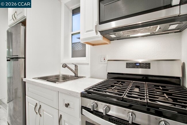 Building Photo - 1351 Eastshore Dr