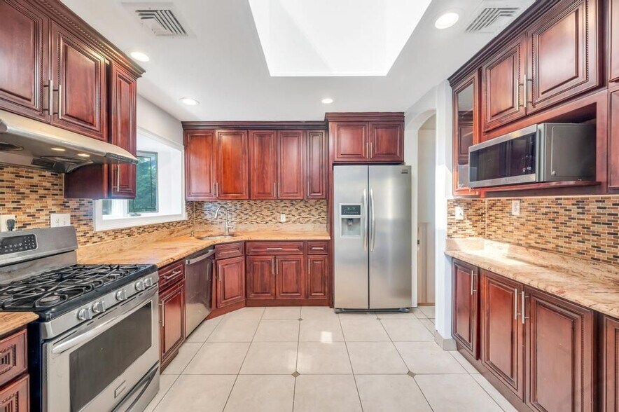 Building Photo - 51 Bellwood Dr