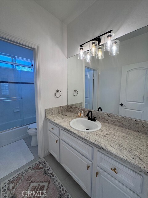 Building Photo - 2553 Santa Ana Ave