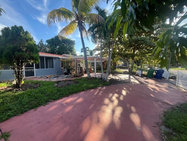 Building Photo - 1330 NE 203rd St