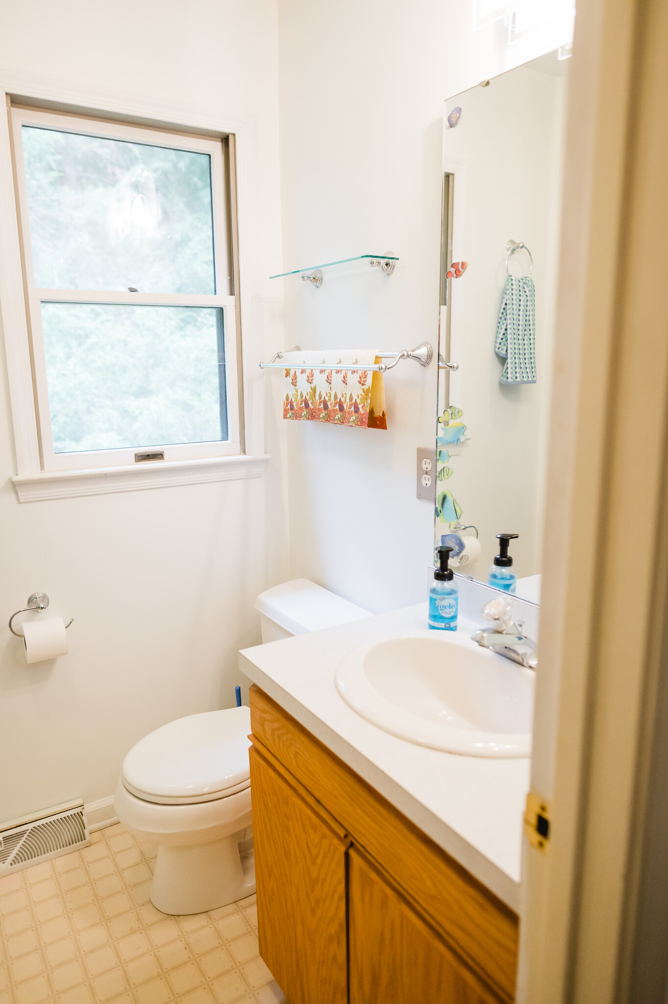 Full Hall Bath Upstairs - 59 Fawn Ct