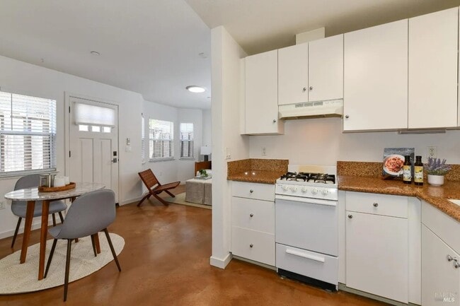 Building Photo - 130A Valley Oak Dr