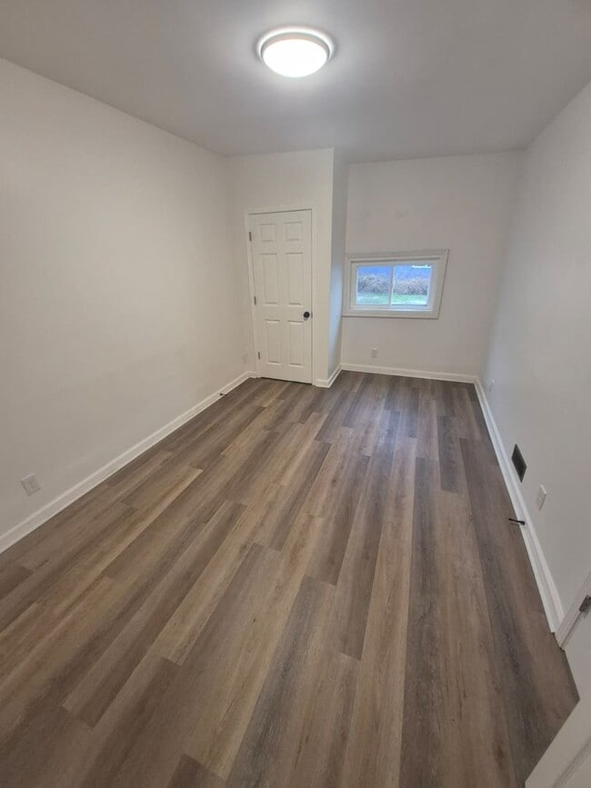 Building Photo - 3 bed 1 bath Dayton, KY