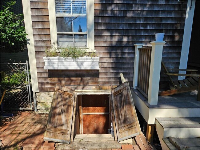 Building Photo - 10 Cherry St